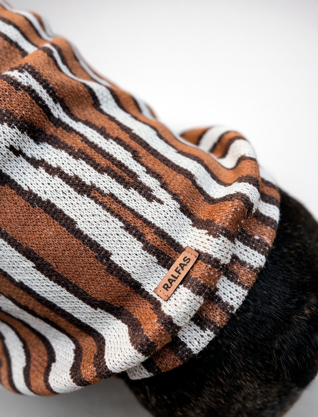 Chaleco Cuello Alto Zebra Café