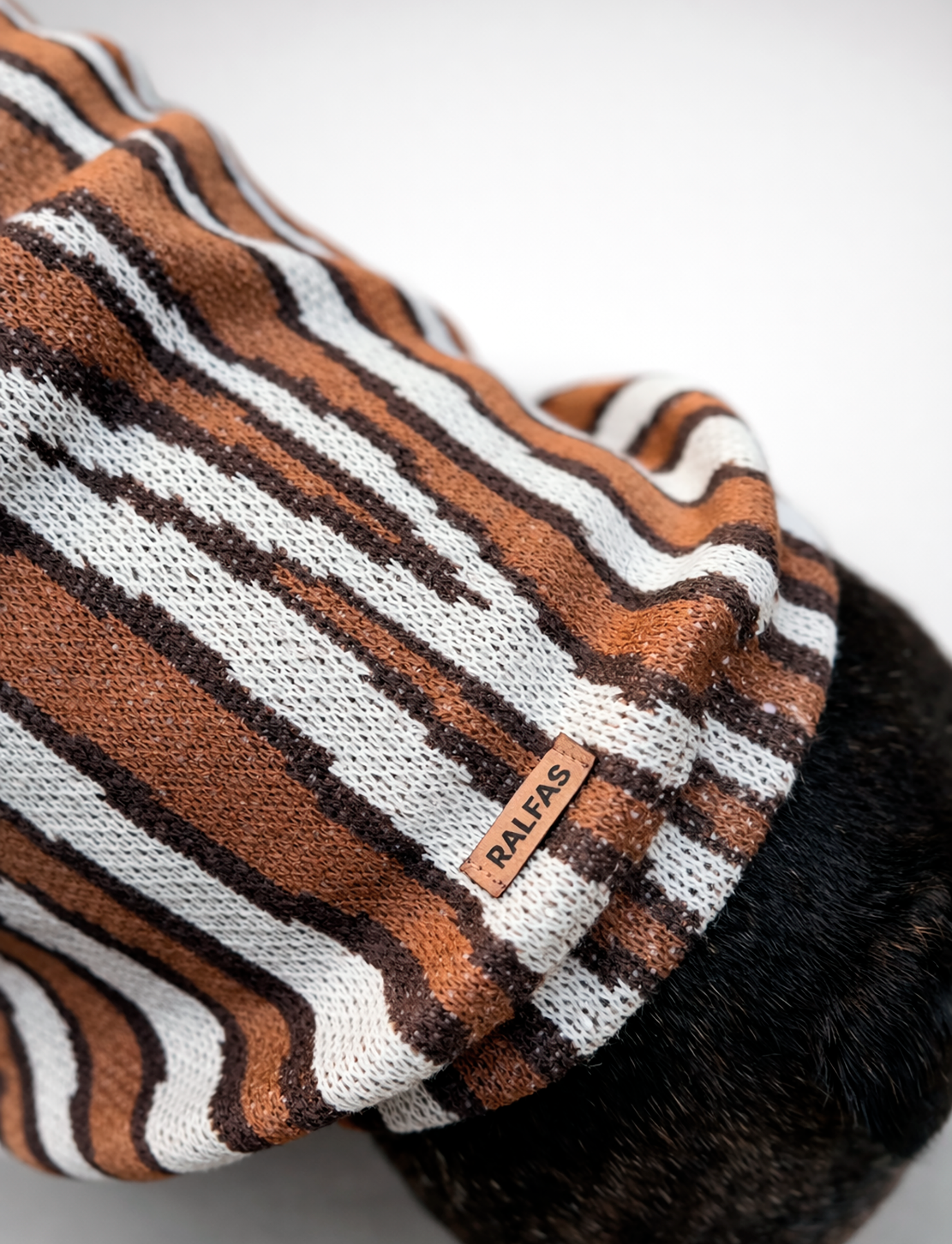 Chaleco Cuello Alto Zebra Café